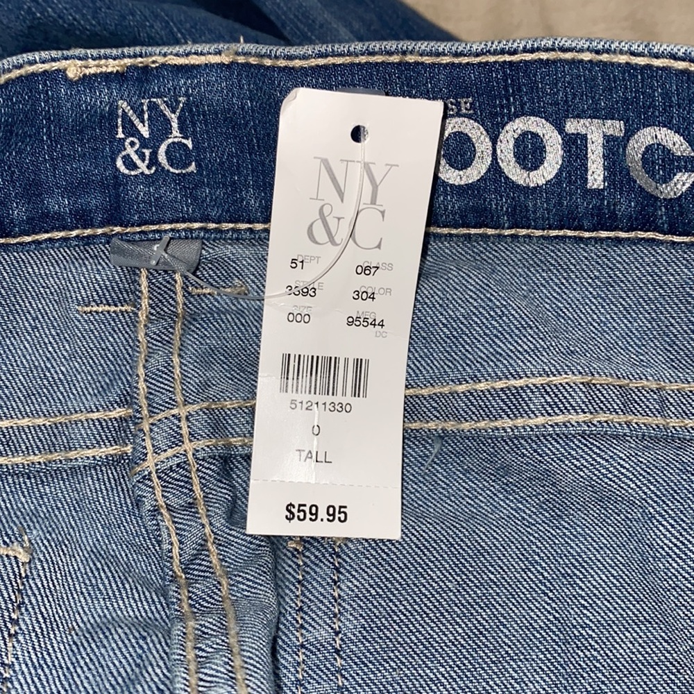 🎈NWT New York & Company Low Rise Bootcut jeans! - Picture 8 of 9